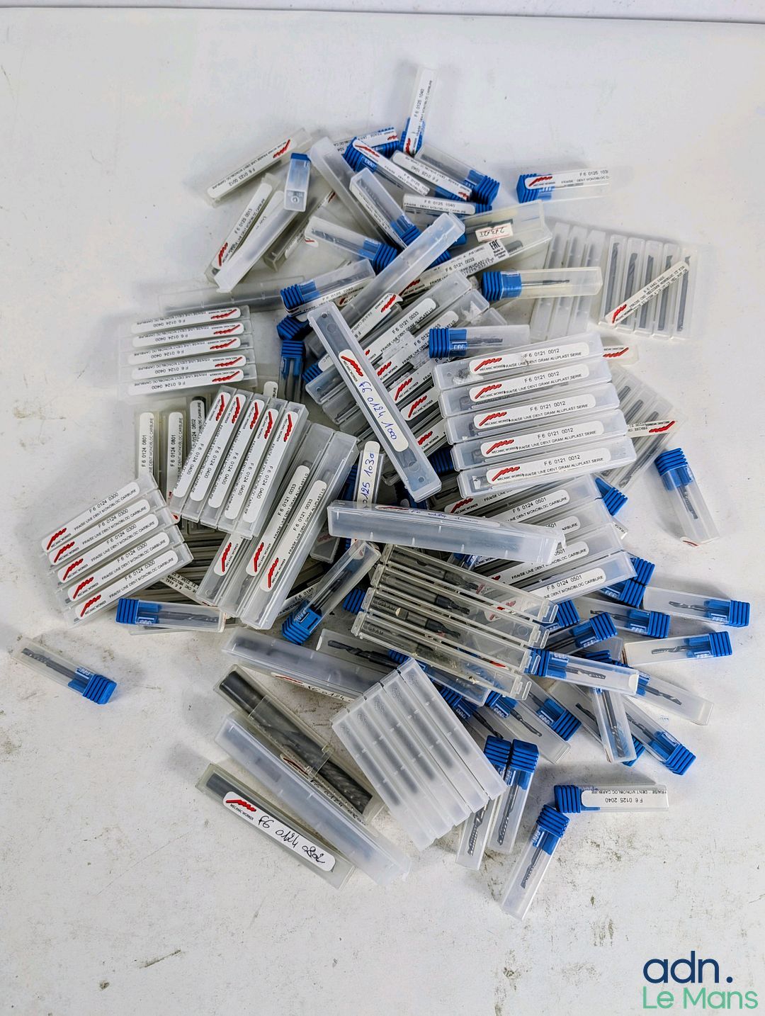 Lot de 150 fraises une dent monobloc au carbure.