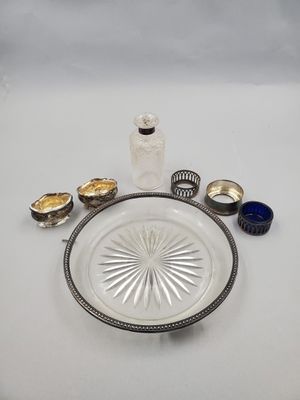 Flacon de toilette en verre moulé, monture argent ; coupe creuse en ve - Photo 1