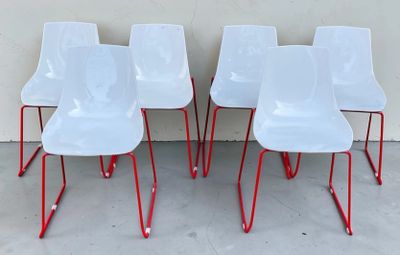 DAL SEGNO. Suite de six chaises en polycarbonate blanc à piè…