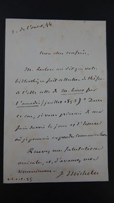 une vieille lettre écrite à la main sur un morceau de papier avec une écriture dessus