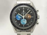 un gros plan d'une montre-bracelet sur laquelle figure une planète