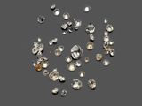 un ensemble de diamants et de pierres taillées en diamant