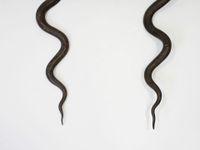 PAIRE D'APPLIQUES murales à une lumière en bronze émaillé po… (photo 4)
