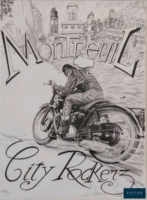 affiche représentant un homme à moto dans la rue, avec une ville en arrière-plan