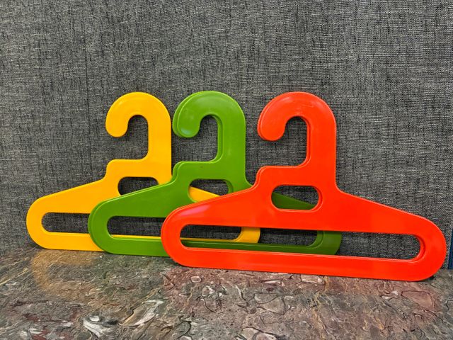 MAURER : six ceintres en plastique année 70