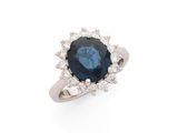 une bague en saphir et diamant