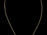 un collier en or composé d'une chaîne et de trois pièces