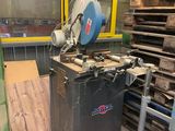 l'image d'une machine installée dans une pièce