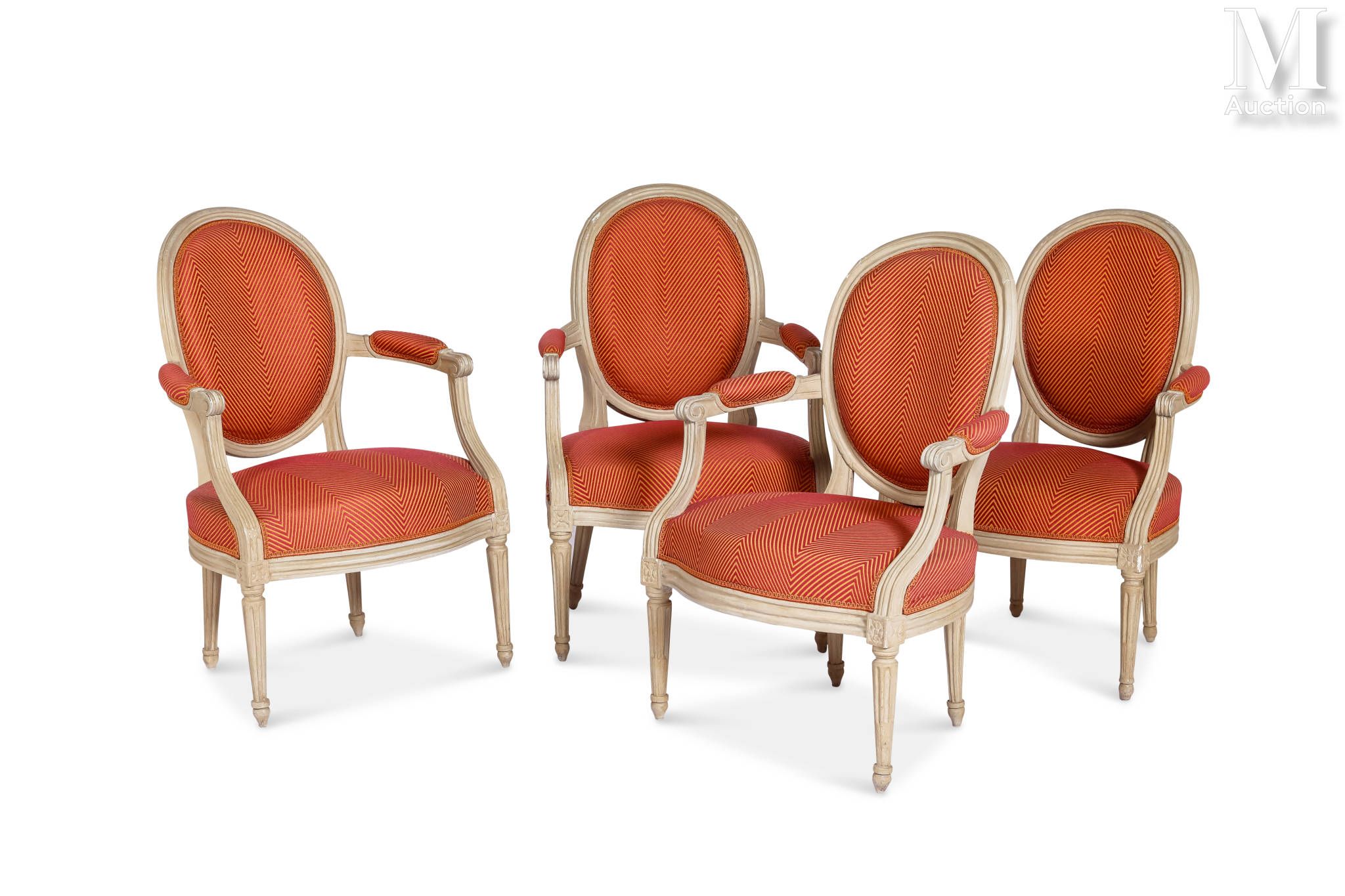 Suite de quatre fauteuils de style Louis XVI