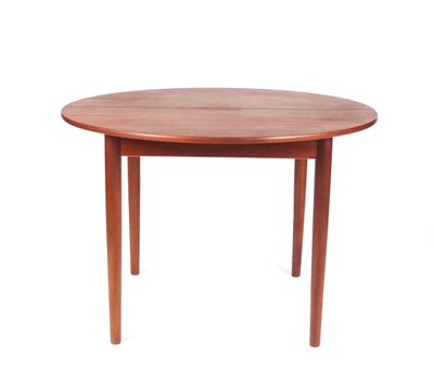 Table ronde de style scandinave en bois naturel teinté, une …