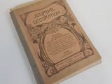 un livre posé sur une table