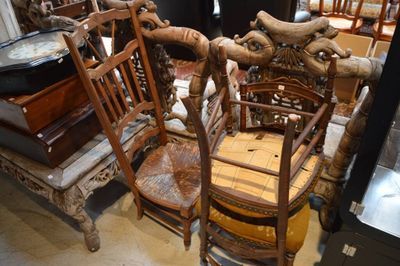 le nombre de chaises qui sont assises ensemble dans une pièce