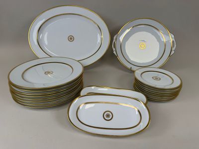 douze pièces d'assiettes à dîner blanches et dorées avec bordures dorées