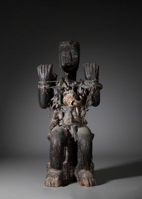 GHANA OU BÉNIN Fétiche FON en bois sculpté à épaisse patine …