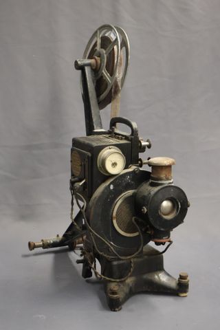 Projecteur CINELUX ancien