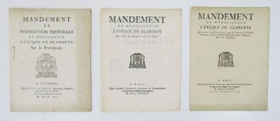 Trois livres sont alignés sur une surface blanche ; l'un est noir et l'autre est blanc.