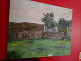 un tableau accroché au mur d'une pièce aux murs rouges