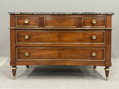 COMMODE rectangulaire en acajou et placage d'acajou dans des… - Photo 1