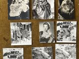 photographie en noir et blanc d'un tableau d'affichage sur lequel sont accrochées des photos de femmes