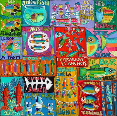 Des peintures colorées représentant des poissons et d'autres sujets sont accrochées au mur.