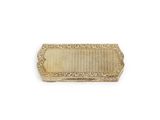 une boîte rectangulaire plaquée or, ornée d'un motif
