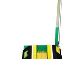 une image représentant une machine de nettoyage verte et jaune