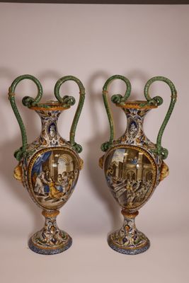 two vases that are sitting side by side on a table