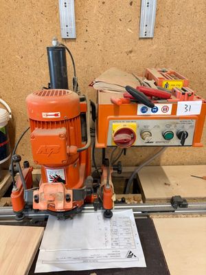 l'image d'une machine posée sur une table