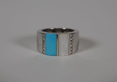BAGUE en or blanc, nacre et turquoise et petits diamants.