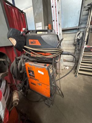 a machine that is sitting in a garage