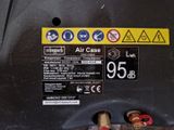 une image montrant un gros plan du boîtier de climatisation d'une voiture