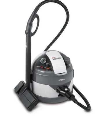un aspirateur muni d'un tuyau, sur fond blanc