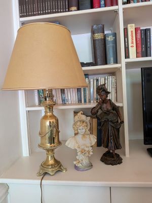 a lamp that is sitting on a table in front of a book shelf