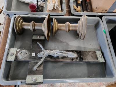 une boîte contenant des objets
