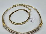 deux bracelets en or et un bracelet serti de diamants