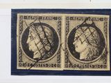 deux timbres sur lesquels figurent deux visages de femmes, l'une est noire et l'autre a la peau mate
