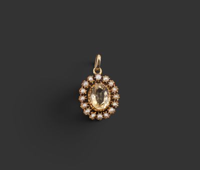 un pendentif en or et diamants