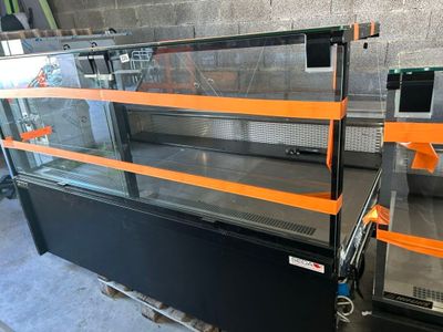 1 Vitrine SEDA Hit Line (3.80m x 1.