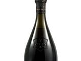 une image d'une bouteille de champagne sur fond blanc