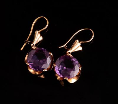 Paire de pendants d'oreille à décor trilobé en métal doré serti de pie - Photo 1