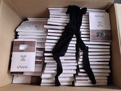 102 / 1 palette de 153 kg de collants, étuis Nintendo … - Photo 1