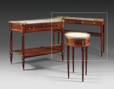 une paire de tables d'appoint de l'époque de George II, en acajou avec plateau en marbre