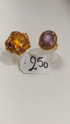 deux bagues ornées d'améthorate et de citrine