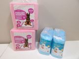 trois rouleaux de papier toilette et un chien assis sur une table