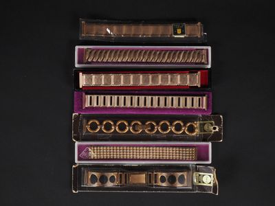 Ensemble comprenant sept différents bracelets de montre en m… - Photo 1