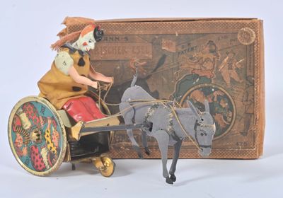 une figurine représentant une femme dans une calèche