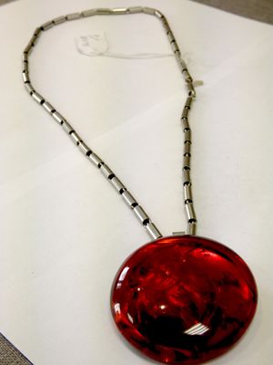 LANVIN collier avec pendentif en métal et résine, long 65