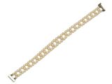 un gros plan d'un bracelet de perles blanches sur fond blanc