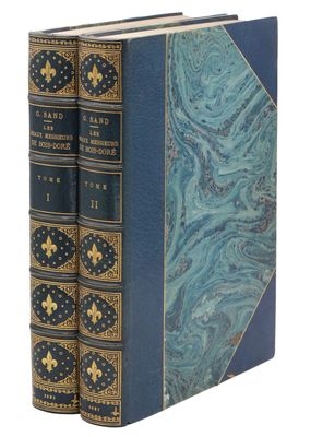 deux livres à la couverture bleue et aux bordures dorées sur fond blanc