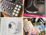 de nombreuses photos différentes d'appareils électroniques posés sur la table